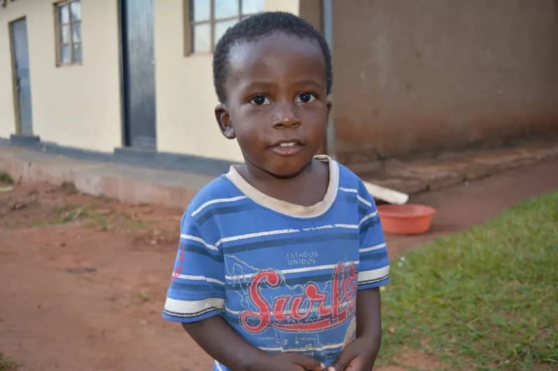 Kindergartenkind in Kajjansi, Uganda - Freiwilligenarbeit