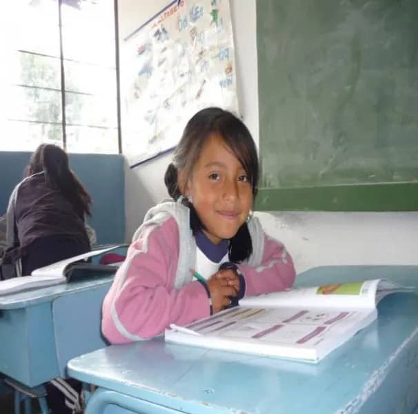 Kind in der Schule, Ecuador - Freiwilligenarbeit