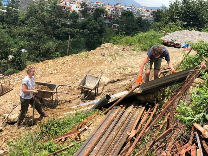 Freiwillige im Bau- und Renovierungsprojekt Kathmandu