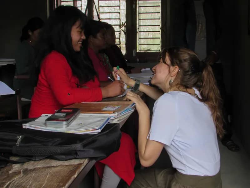 Frauen beim Lernen im Frauenprojekt Nepal