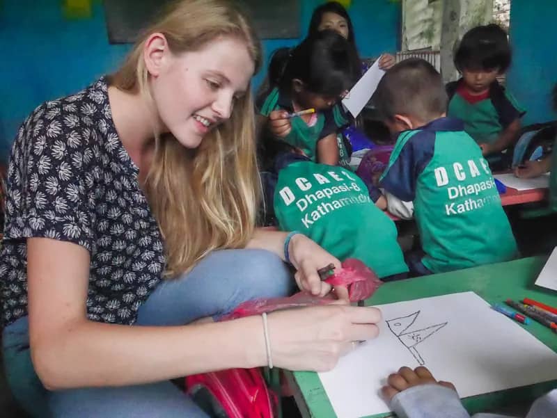 Kindergartenprojekt Nepal – Freiwillige mit Kindern in Kathmandu