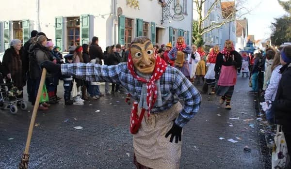 Au-Pair aus dem Ausland sollte mit der Gastfamilie den deutschen Fasching erleben