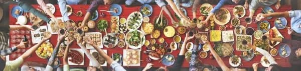 Essen mit einer Gastfamilie im Ausland als Au-Pair, Sprachtutor oder Freiwillige/r