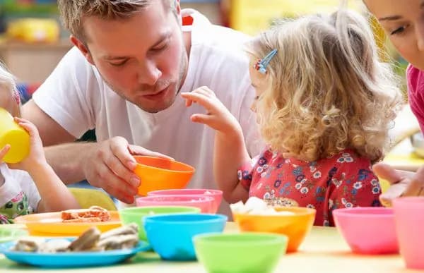 Au-Pair-Junge mit Gastkind