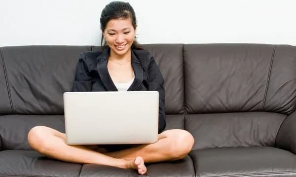 Au-Pair-Bewerberin führt Skype-Interview