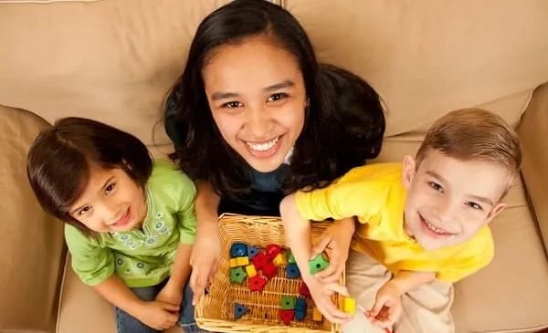 Au-Pair aus dem Ausland mit Gastkindern